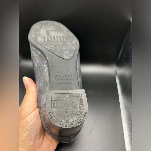 MUNRO Billie Pump women’s Heels Size 6.5Wide in Grey Lizard/Grey Fabric - Picture 10 of 12